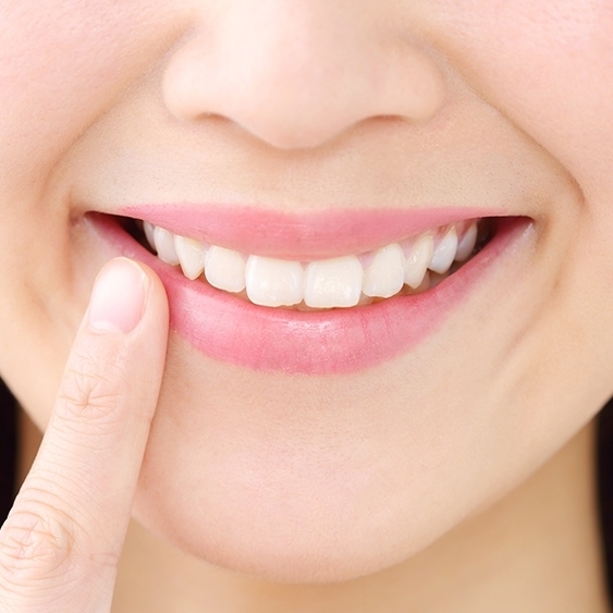 治療終了を喜ぶ女性患者