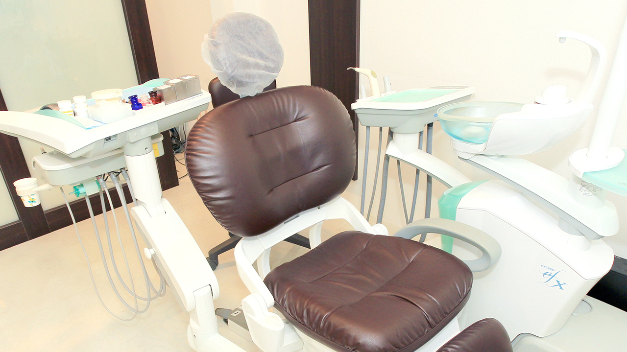 亀山で歯の矯正だけでなく予防もおすすめする岡歯科医院の診療室