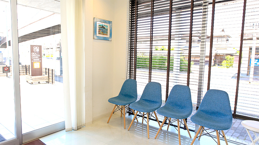 亀山の矯正歯科で人気がある岡歯科医院の、明るい雰囲気の院内